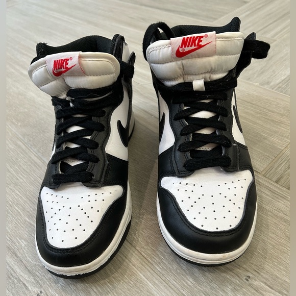 Nike Dunk High Women's Shoes - Black and White Size 6 - Picture 3 of 5
